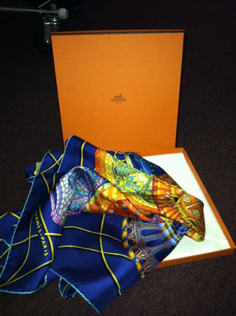 carre hermes disegno con fiocchi|is hermes scarf authentic.